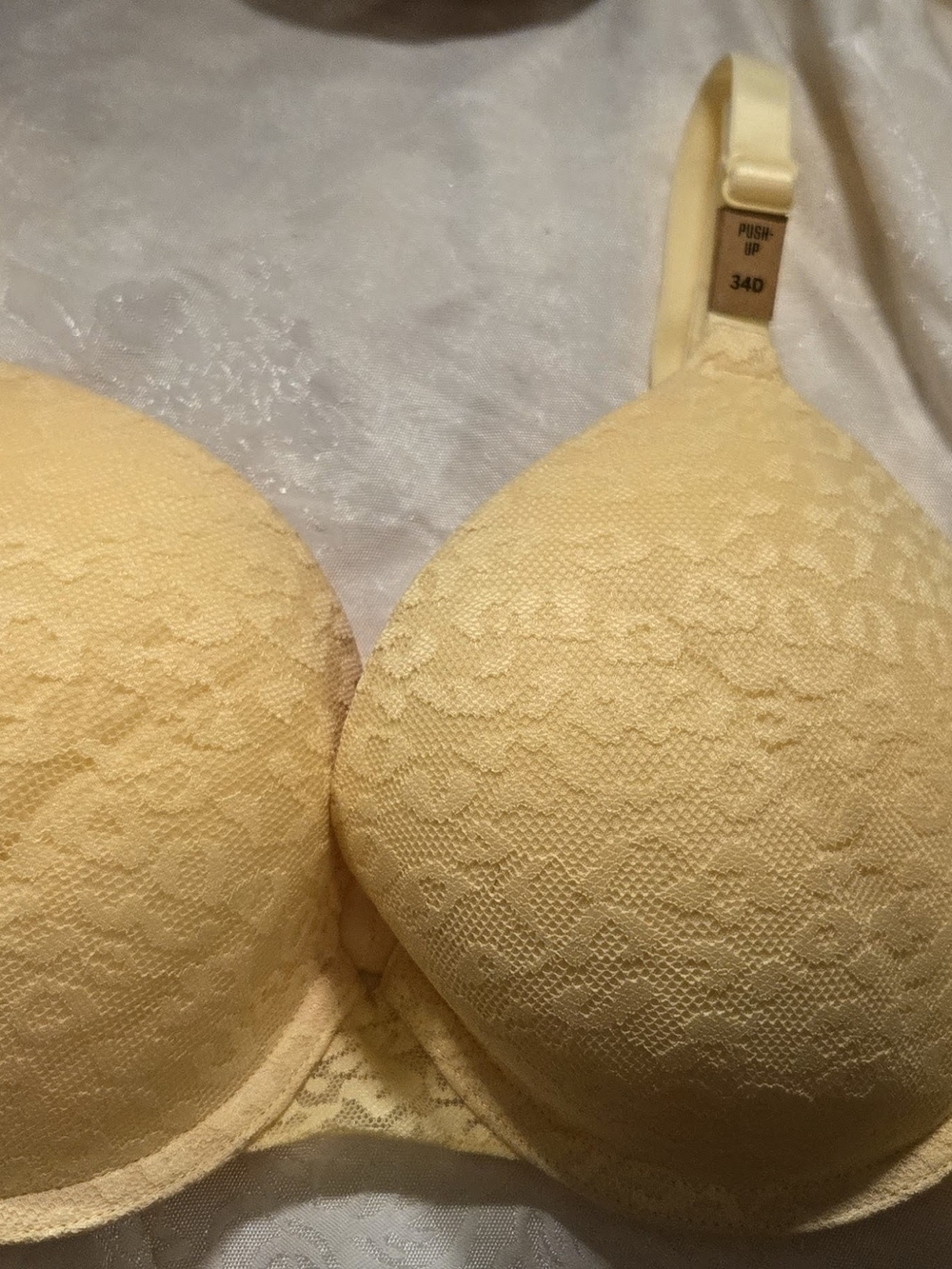 Victoria's Secret Lace Push-Up Bra in Soft Yellow